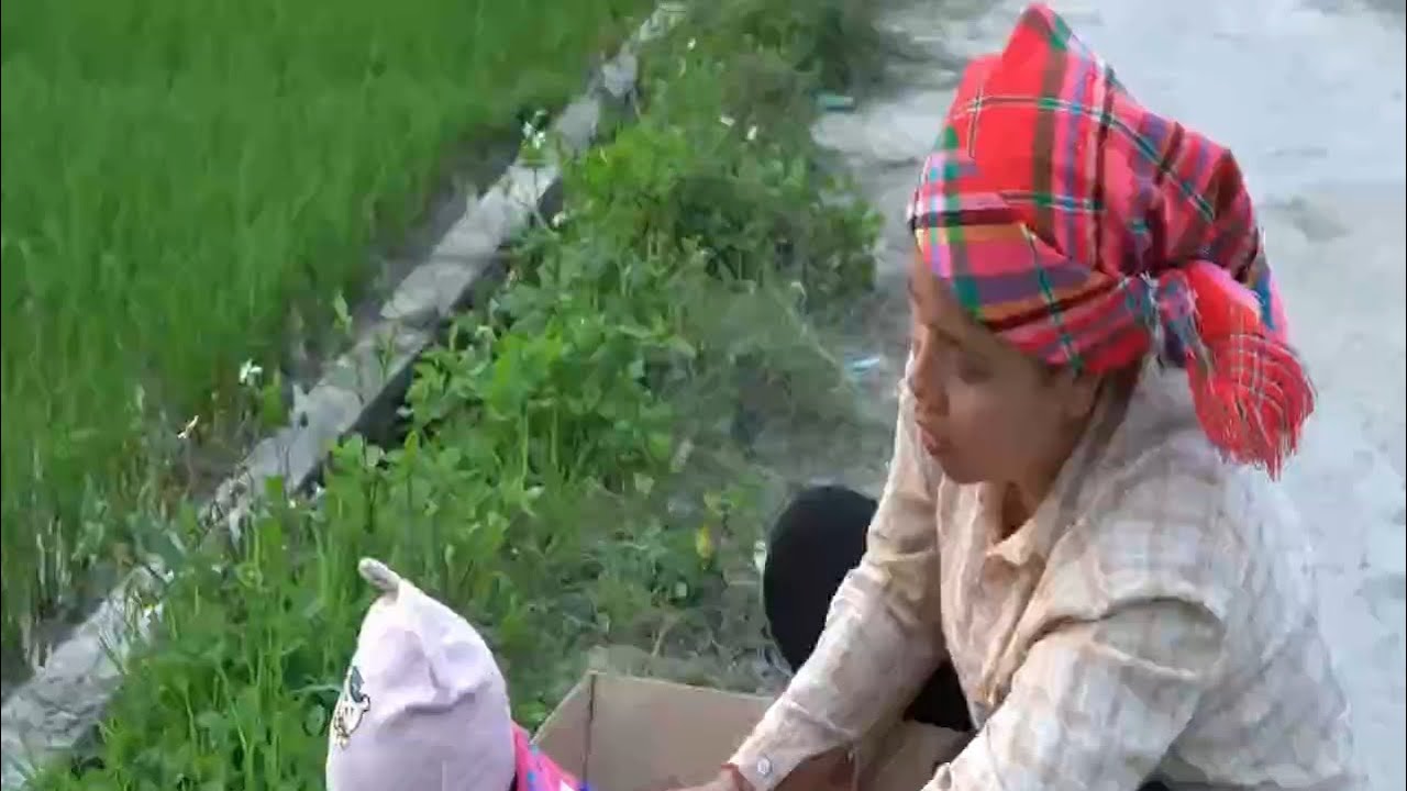 The poor girl, driven away, took in and  raisedthe abandoned child found on the roadside