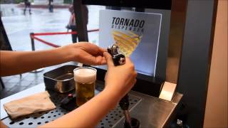 カップの底からビールが湧き上がるビールサーバー「トルネード」