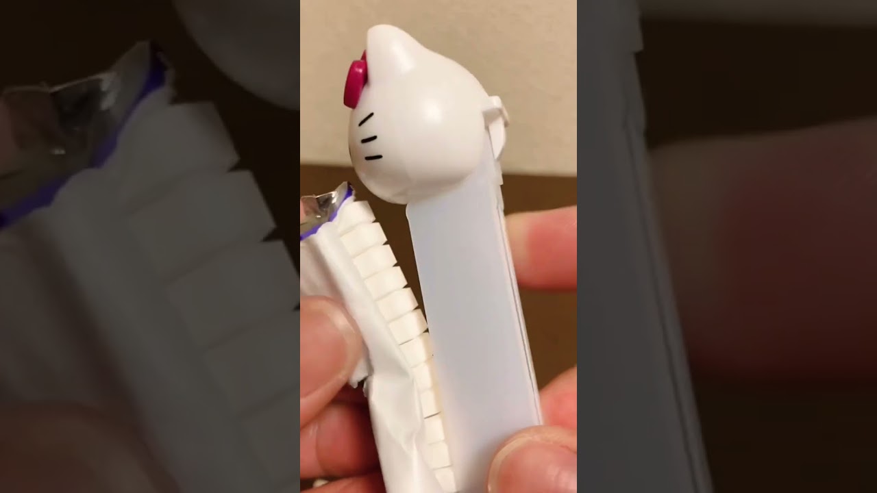 Hello Kitty -PEZ Candy Dispenser 🤩 