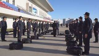 新任の「輔警」を訓練　天津市公安局
