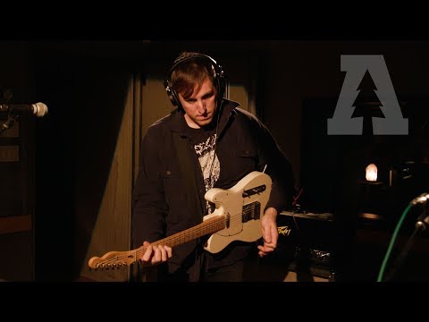 Assista a Melkbelly - RUNXRN / R.O.R.O.B. | Audiotree Live no YouTube