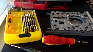 What's inside a Floppy diskette drive