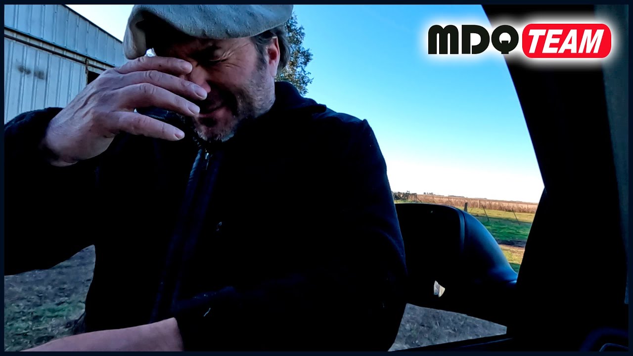 AL PELUQUERO LO EMBARGA LA EMOSIÓN