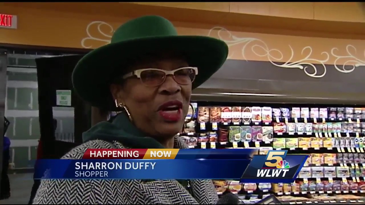 Corryville Kroger opens with prepared food stations, wine bar, living wall