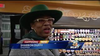 Corryville Kroger opens with prepared food stations, wine bar, living wall