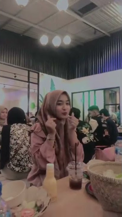STORY WA PRANK TEMEN MANASIN MANTAN JALAN BARENG CEWEstorywa #videohalu #prank #tiktok