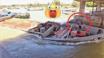 Thót tim xà lan mất lái đâm trụ cầu rất nguy hiểm