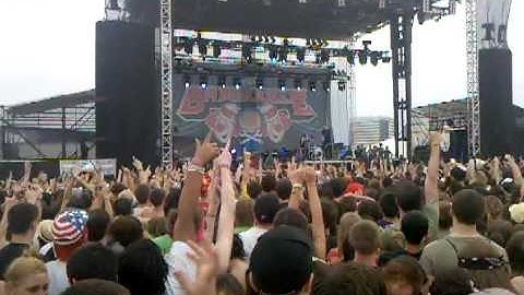 Matt and Kim Intro Bamboozle 2010