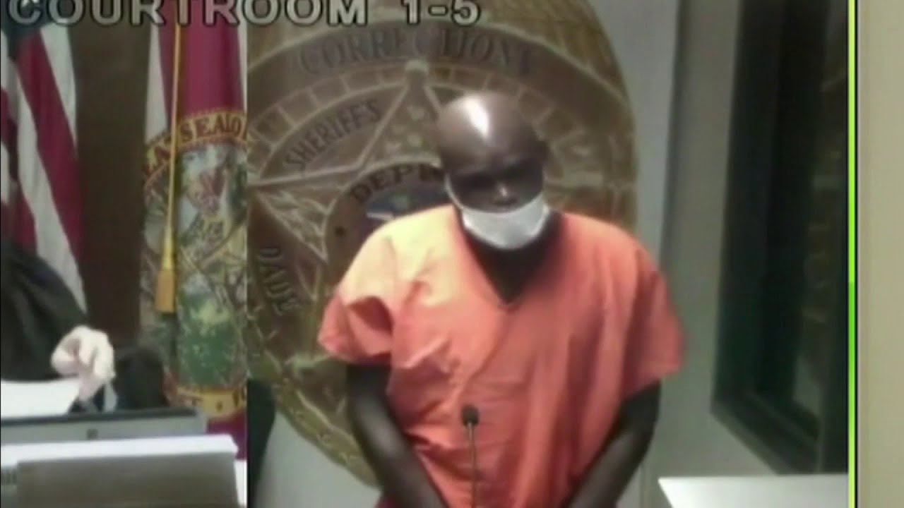 Man attacks family of tourists in Miami Beach - YouTube