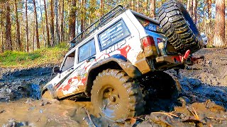 Mud Masters: JEEP Cherokee vs. Mercedes Unimog RC Challenge!