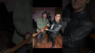 Claudio Narea firma mi Backpacker Martin guitar