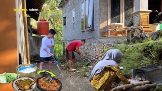 Download Lagu Aktivitas sore, masak ayam goreng lengkuas, sambel terong gelatik, nikmat luar biasa, masakan desa  MP3 Download Lagu Aktivitas sore, masak ayam goreng lengkuas, sambel terong gelatik, nikmat luar biasa, masakan desa  MP3