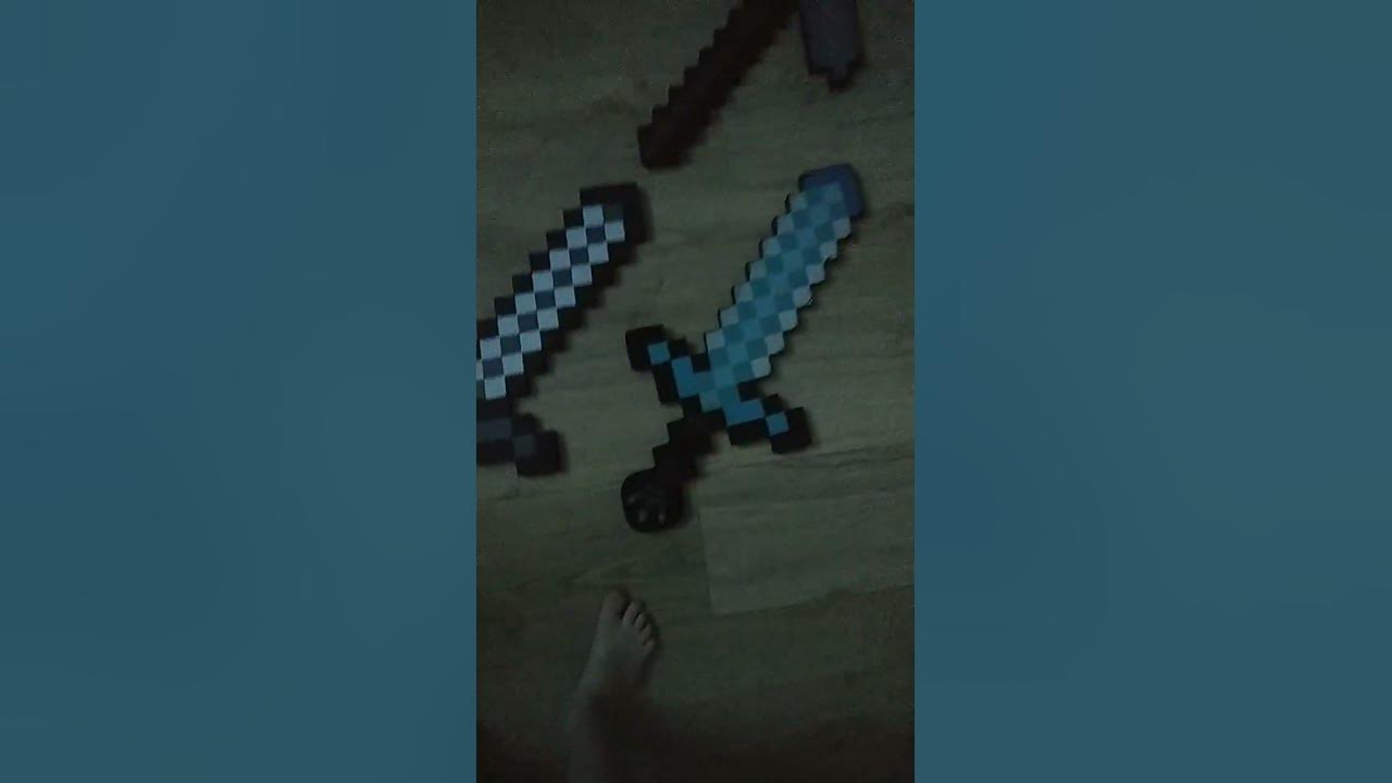 Железный меч, алмазный меч и каменная кирка #железныймеч #алмазныймеч # ...