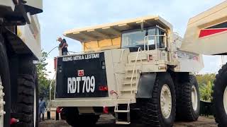 Unloading | Bongkar muatan unit RDT Terex TR100 dari kapal