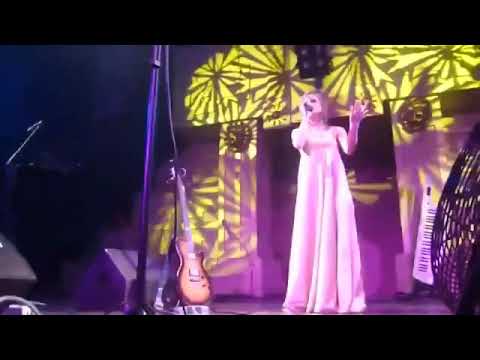 Мотылёк куда же ты летишь погоди. Стихи про мотылька и огонь. Красивое стихотворение про огонь. Песня мотылек куда же ты летишь. Песня мотылек куда же ты летишь.