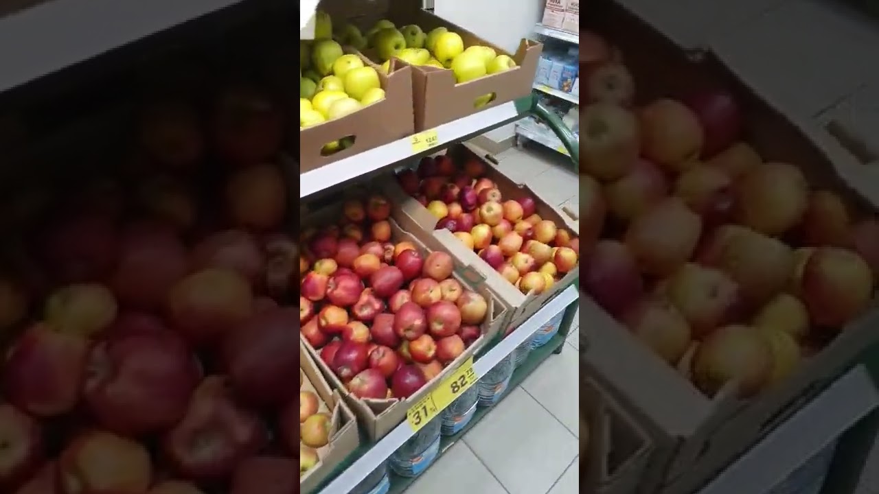 The price of apples and flour in a Russian store.  March 30, 2022