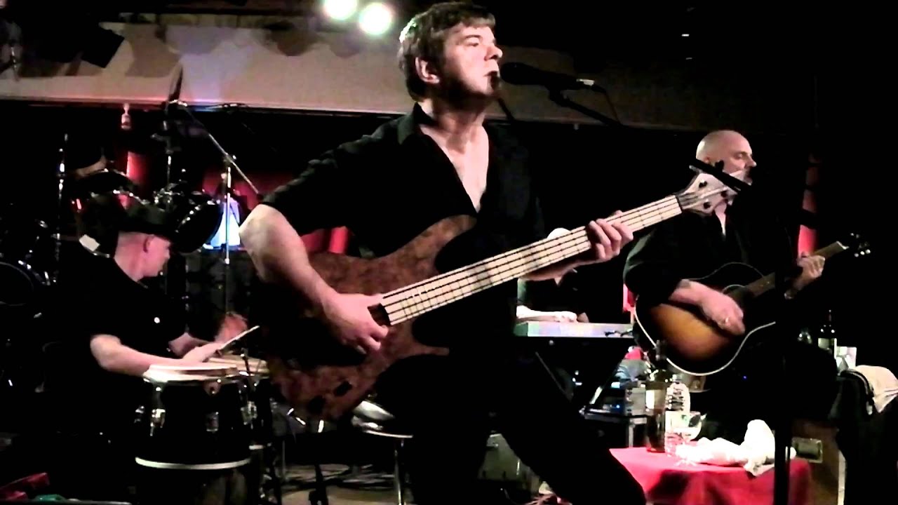 Stranglers - English Towns - Lessine2 - 11April2011.MP4