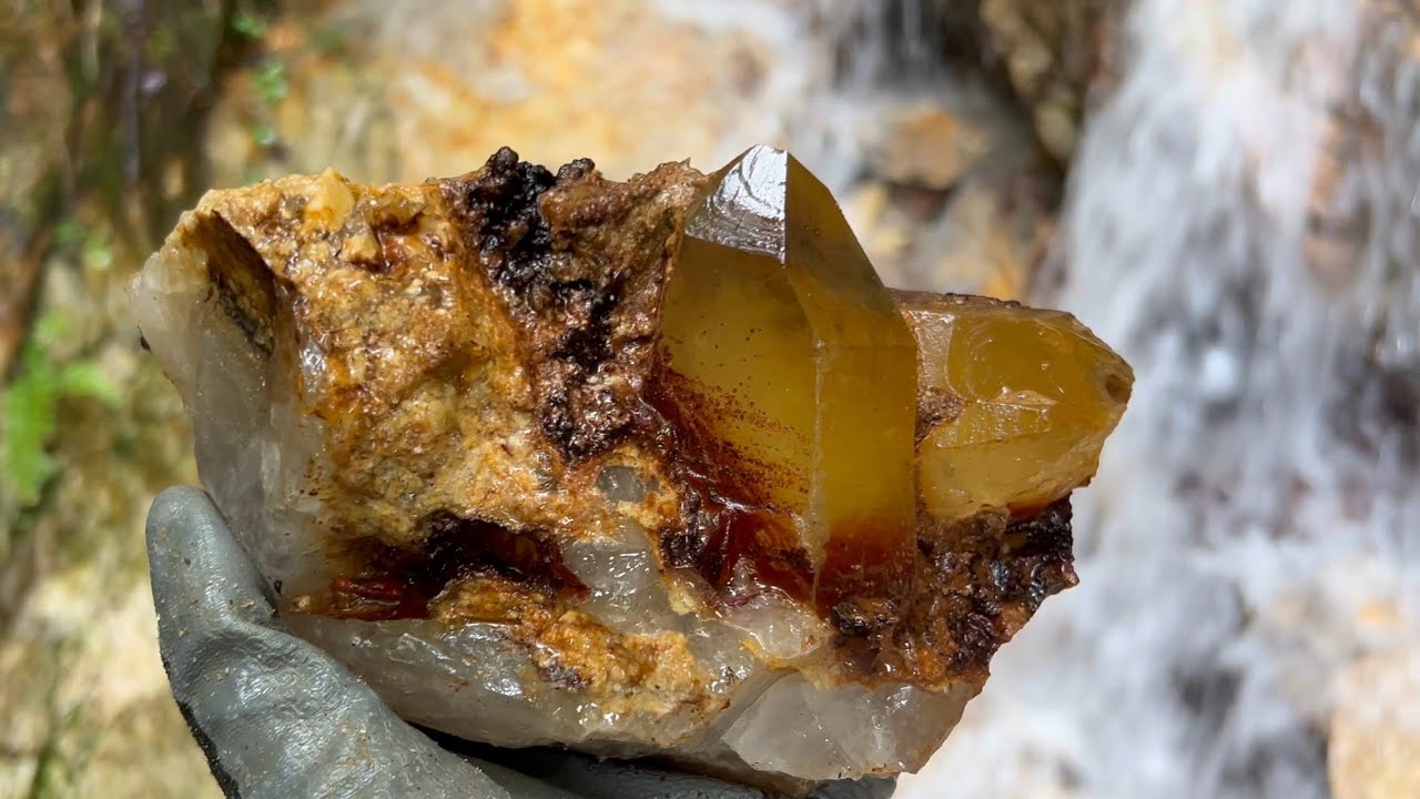 Quickly mining some giant crystals - YouTube