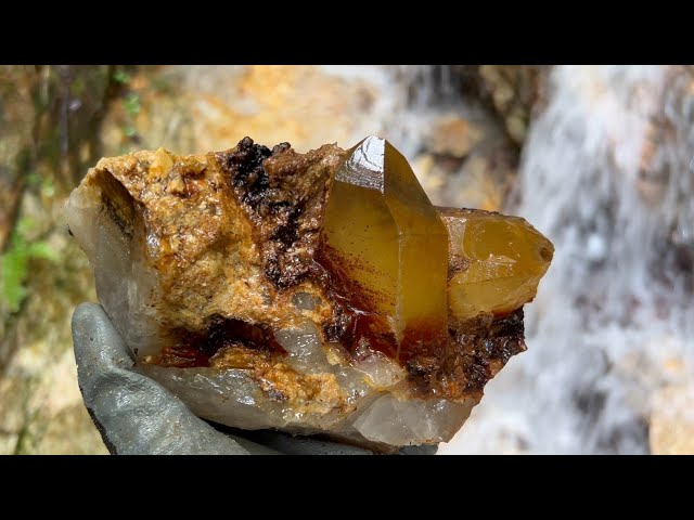 Quickly mining some giant crystals - YouTube