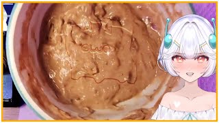 Ellie Shows Off Her Dinner to Chat