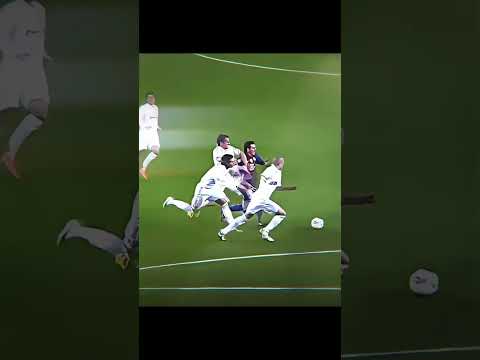 ميسي يراوغ اساطير دفاع ريال مدريد
