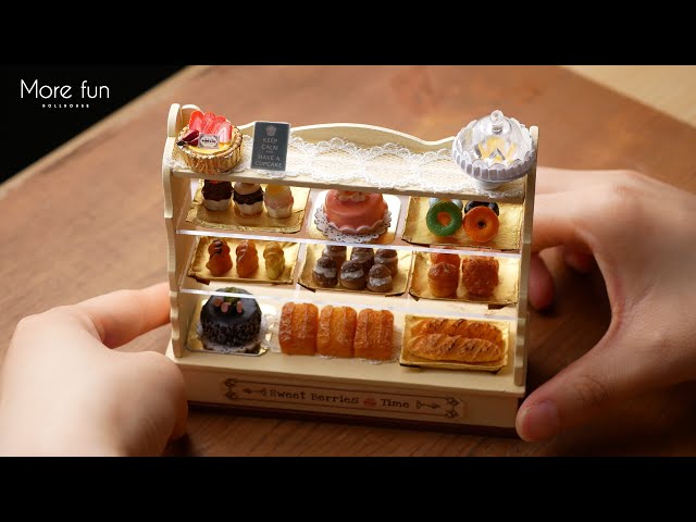 さつこ様＊kyo＊ミニチュアハウス「ケーキ屋さん」＊Jiji＊ショーケース他 街角のケーキ屋」ミニチュア ドールハウス ☆完成品☆ | iichi