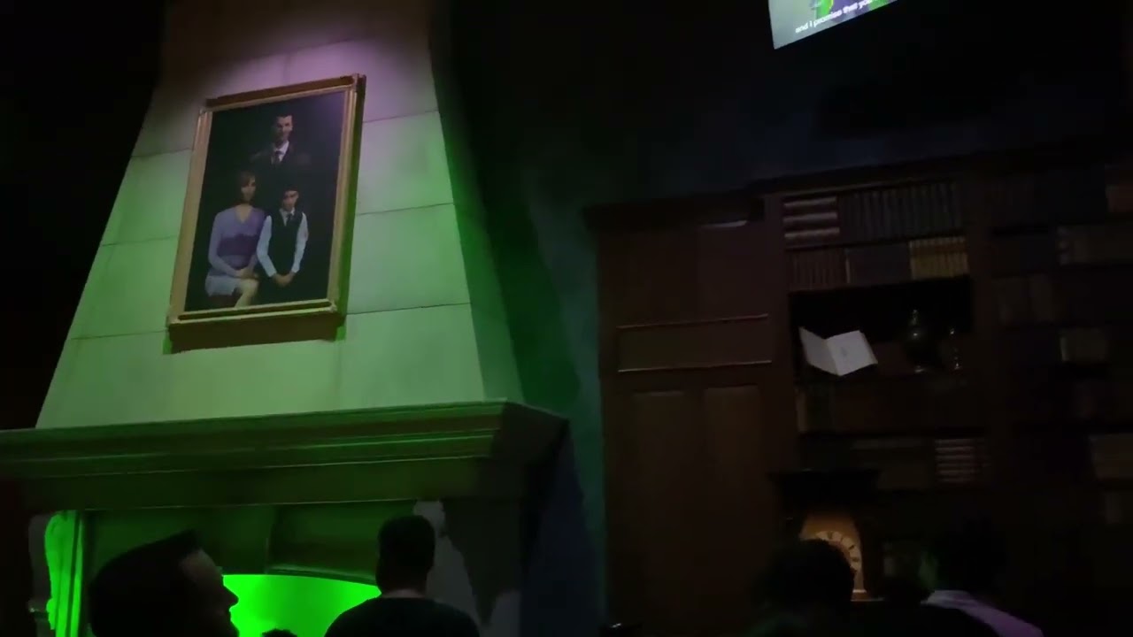 La Mansión Wayne | Batman Gotham City Escape (Preshow completo, Batcueva, estación y colas)