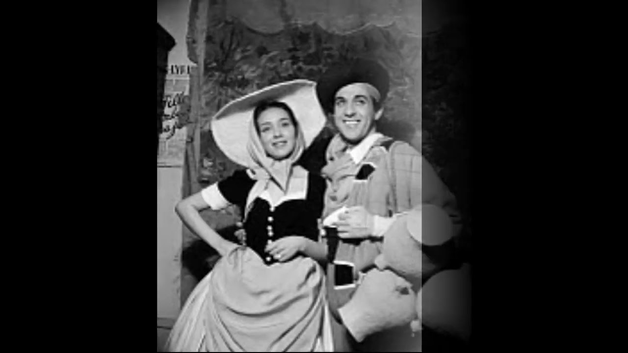 Ver LUIS MARIANO et MARINA HOTINE   "DANS MON CHÂTEAU"  (Andalousie 1947) no YouTube