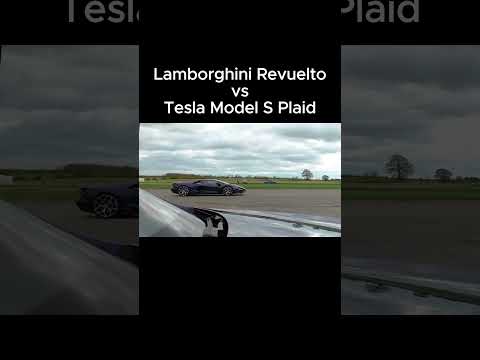 Lamborghini Revuelto vs