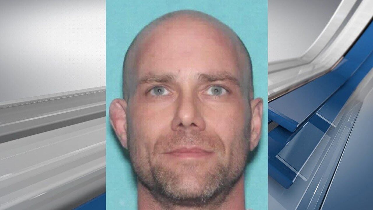 Man accused of killing Algona police officer pleads not guilty - YouTube