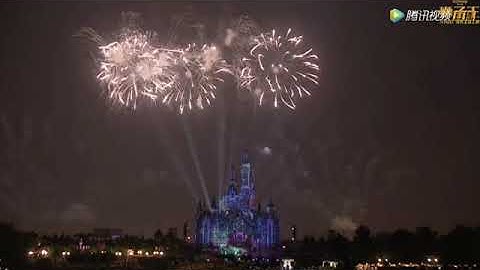 Lang Lang & wife Gina Alice perform at the premiere for The Lion King at Disneyland Shanghai