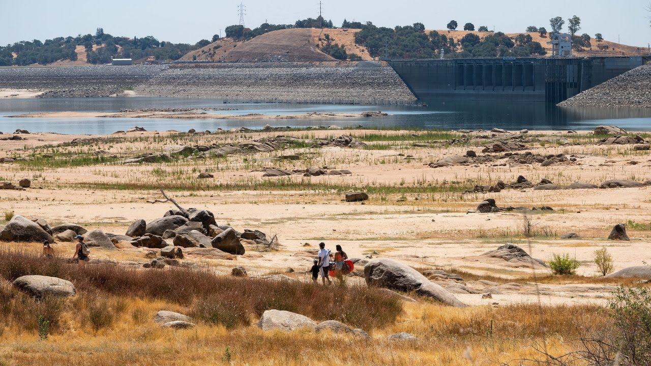 Drone Video Shows Folsom Lake Hit 5year Low As Waterchallenged City