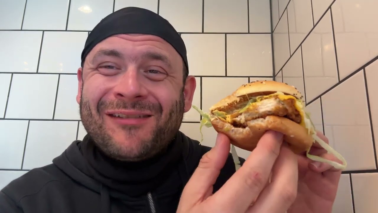 McCrispy - der lautesteste Chickenburger bei Mc Doanlds mampfen und ... McCrispy - der lautesteste Chickenburger bei Mc Doanlds mampfen und ...