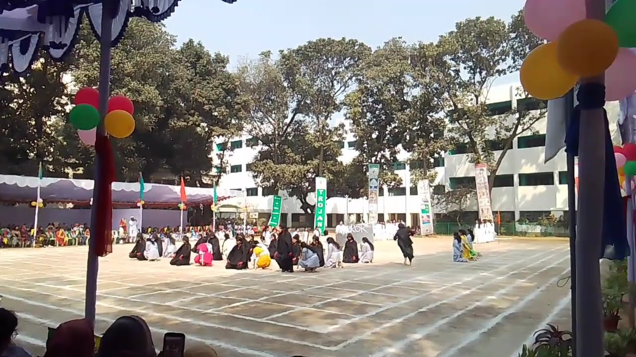 হলিক্রস কলেজে মামনির ডিসপ্লে ২০২৬ এ দলীয় ভাবে ১ম হয়েছে 