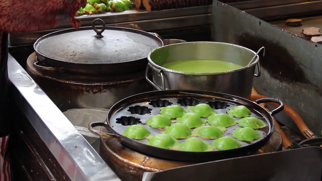 ขนมครกใบเตย สยามสแควร์ - ไทยสตรีทฟู้ด