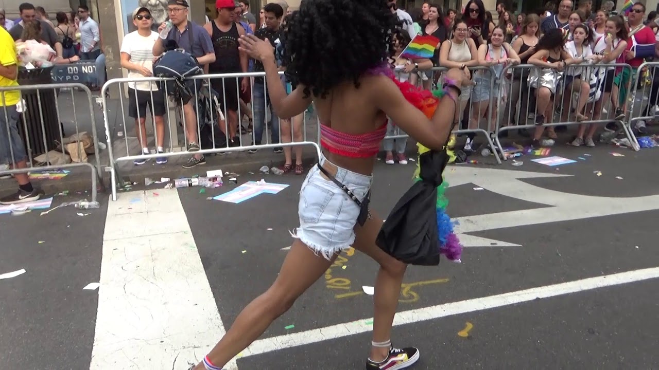 youtube-black-girls-dancing-rachel-weisz