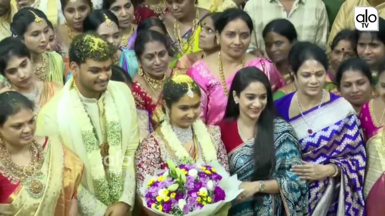 నవదంపతులను ఆశీర్వదించిన సీఎం రేవంత్ భార్య , కూతురు | Jaggareddy Daughter Jayareddy Wedding | ALO TV