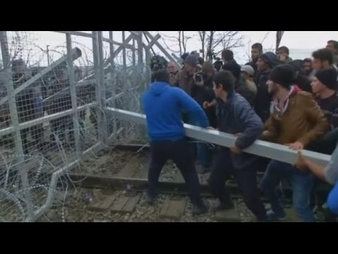 Griechenland (Idomeni): Flüchtlinge stürmen Grenzzaun zu Mazedonien