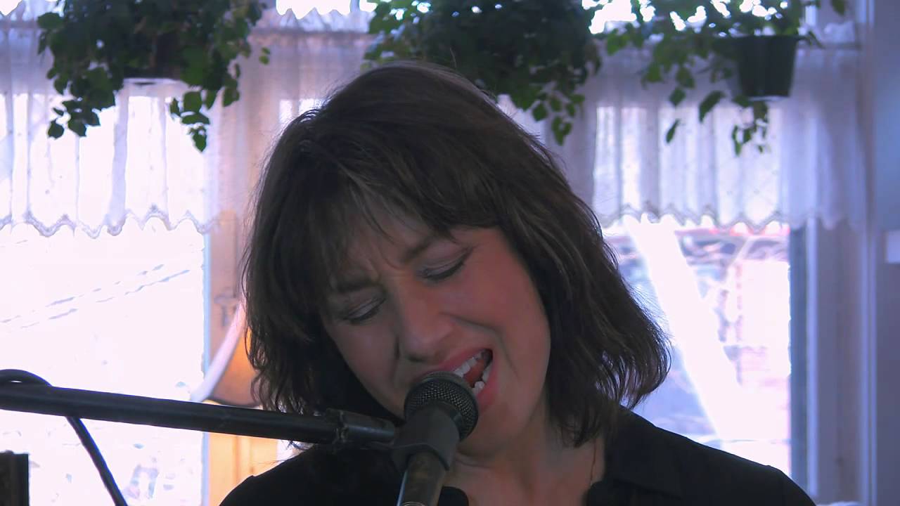 YouTube에서 Trudy Holler - "It Keeps You Runnin" - by Michael McDonald 보기 YouTube에서 Trudy Holler - "It Keeps You Runnin" - by Michael McDonald 보기