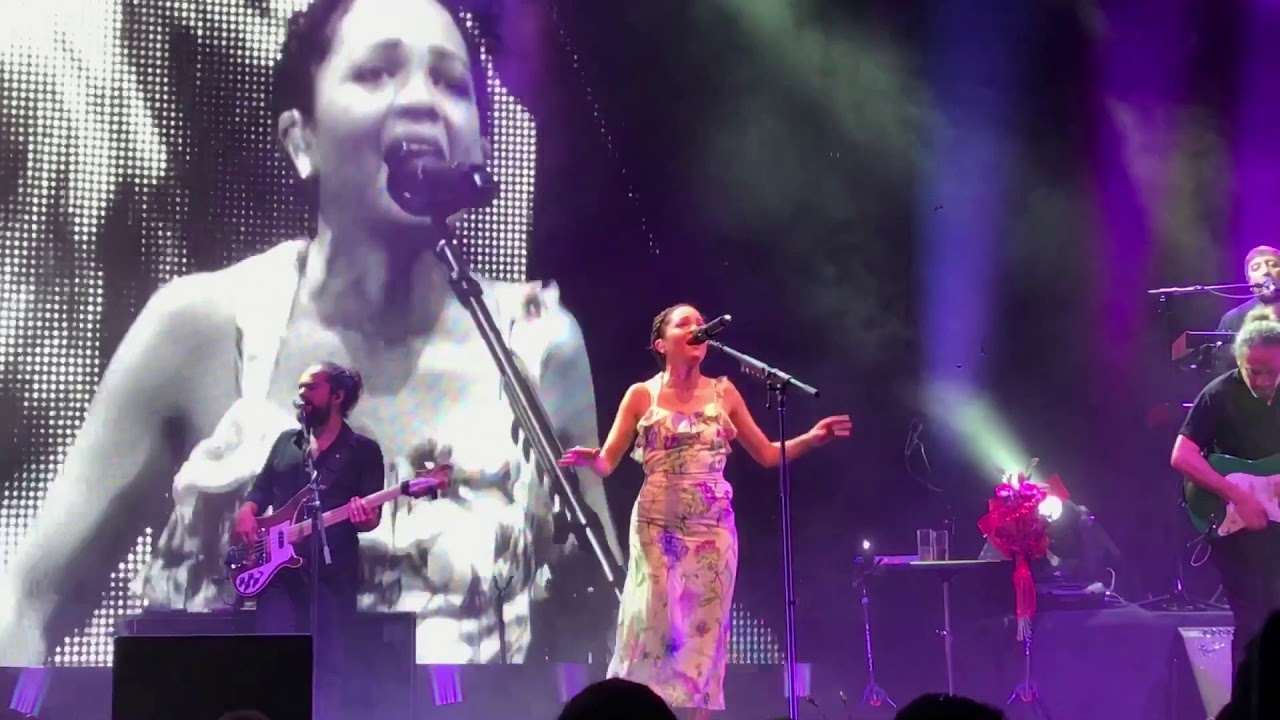 natalia lafourcade en tijuana bc mex oct2017 - YouTube