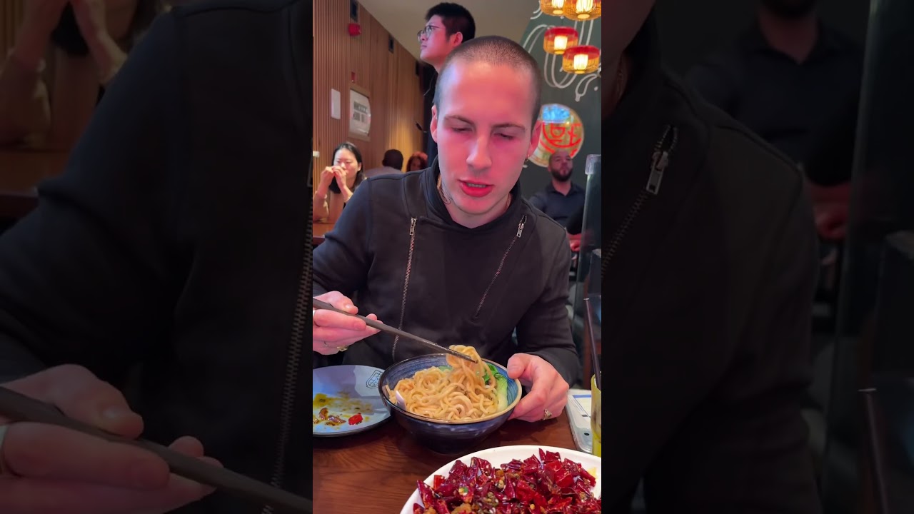 New Dandan Noodle in London Bridge. Follow for more restaurant reviews :)