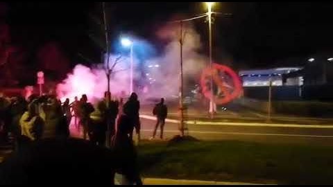 Protest navijača Crvene zvezde ispred ambasade SAD-a