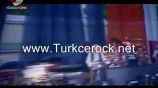 Bulutsuzluk Özlemi - Yaşamaya Mecbursun(klip) Turkcerock.net
