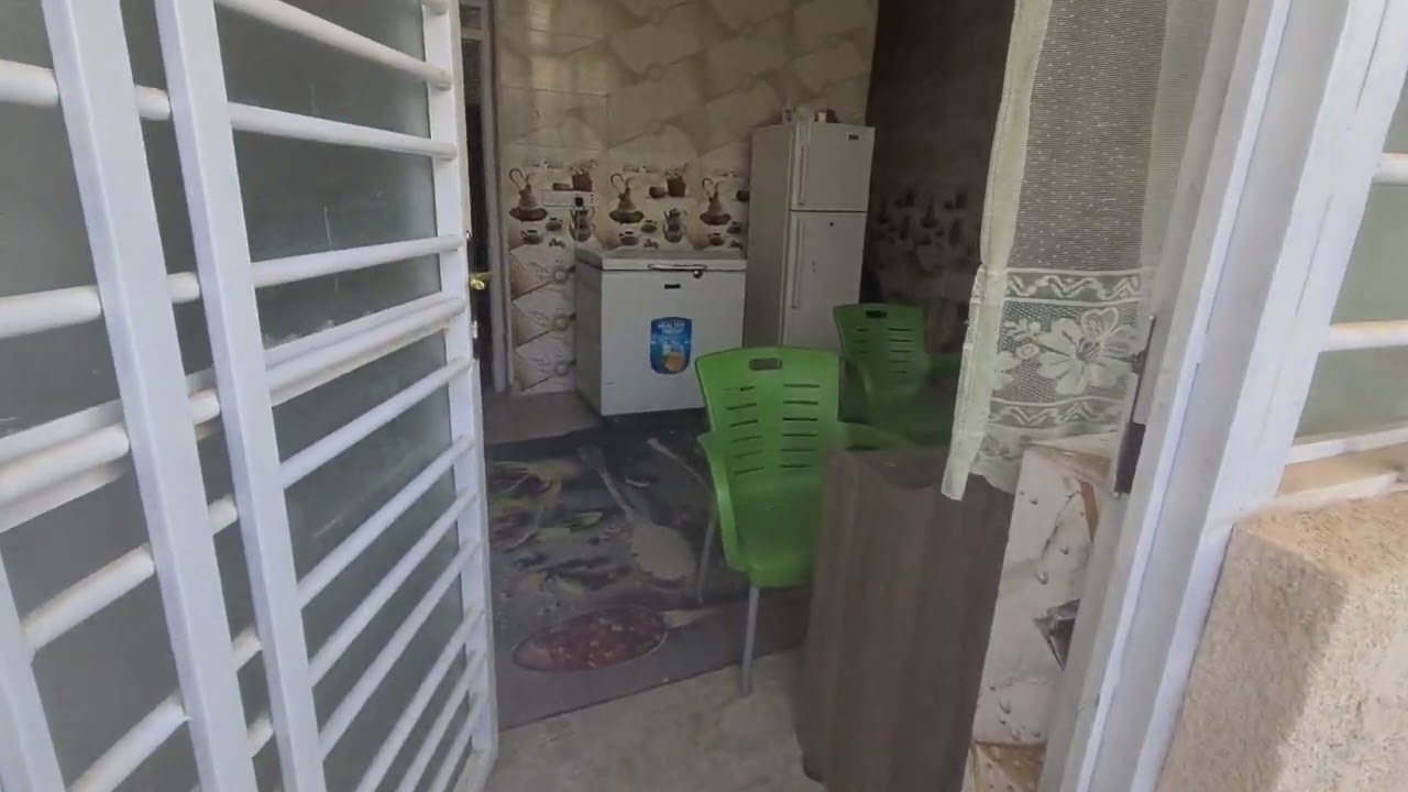 بيت للبيع مساحته ١٤٥ متر عنوانه كربلاء البوبيات قرب عامود ٣١ سعره ١٠٥ مليون وبي مجال ٠٧٧٣٣٨٩٤٥٩١