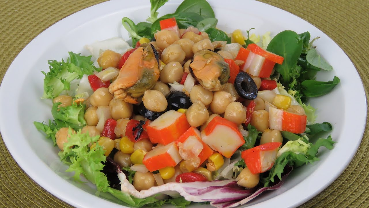 Mejillones en lata con ensalada
