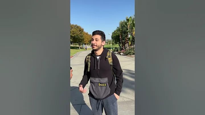 Random Person Shaves His Entire Head on the Spot - DayDayNews