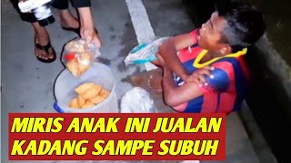 Sedih Banget !! Melihat Anak Ini Jualan Di Pinggir Jalan - MOTIVASI