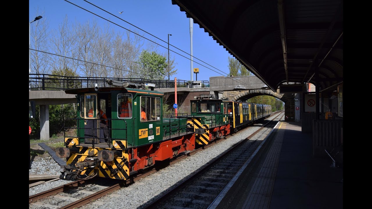 Tyne & Wear Battery Locos | Rescue Damaged Metro Cars [HD]