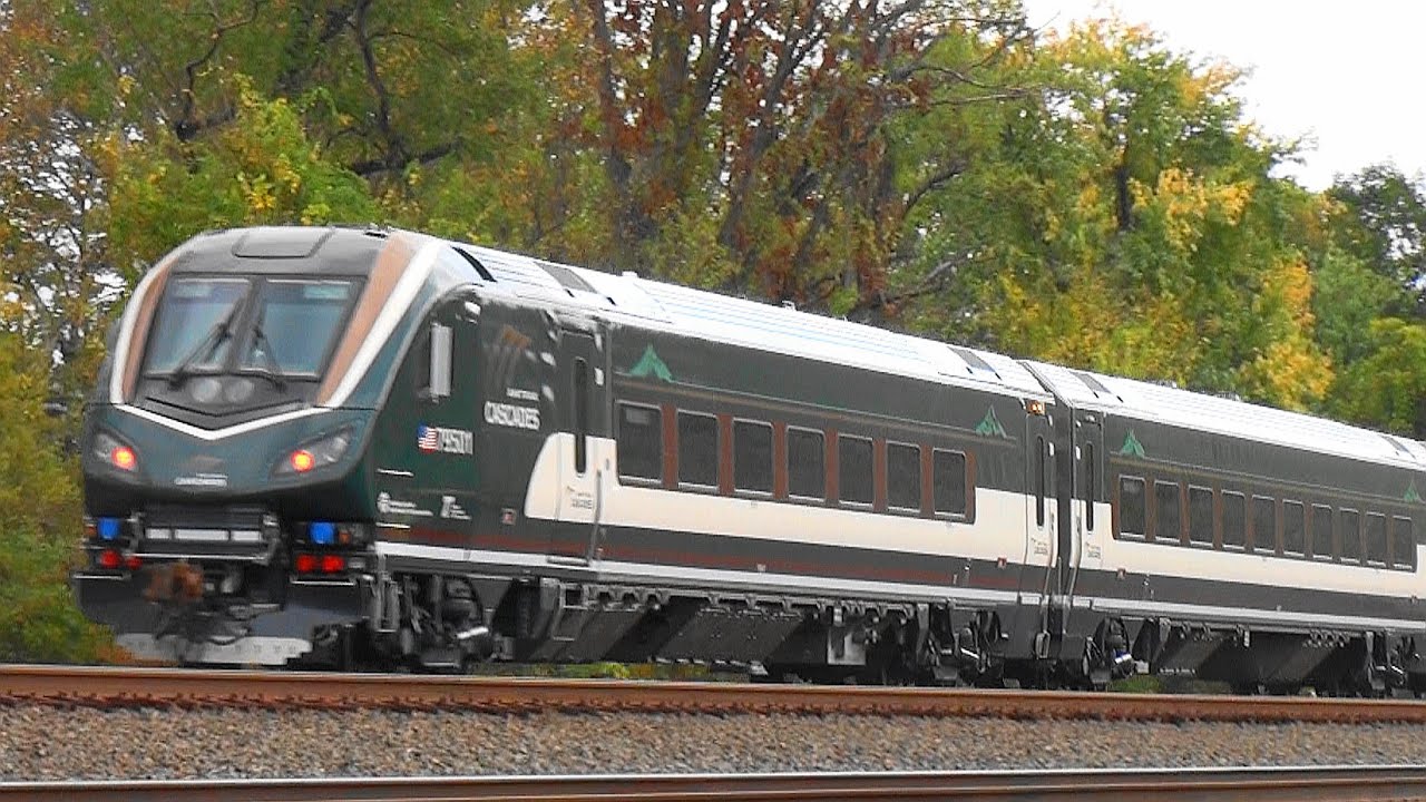 🚄 Rare Amtrak Cascades Airo Train by Siemens Thru Cove