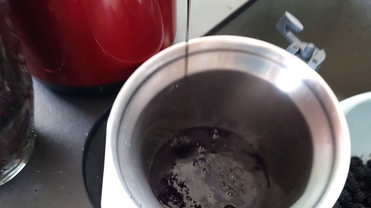Gelée de múres avec un Extracteur de jus Carbel, en équipe avec